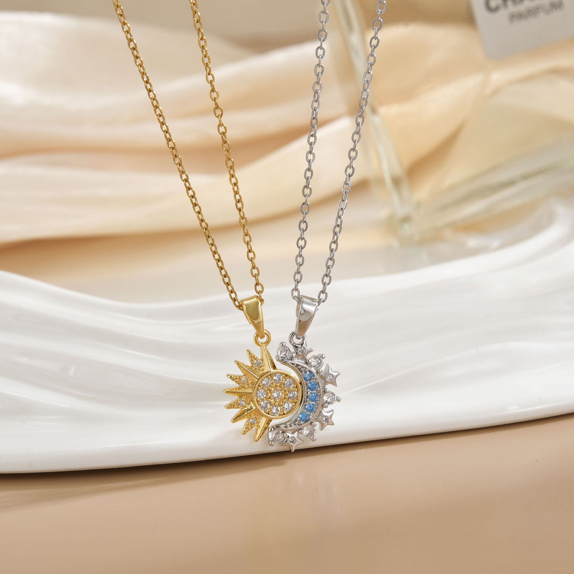 Magnetic Couple Matching Necklaces - Çiftler Manyetik Kolye Güneş ve Ay